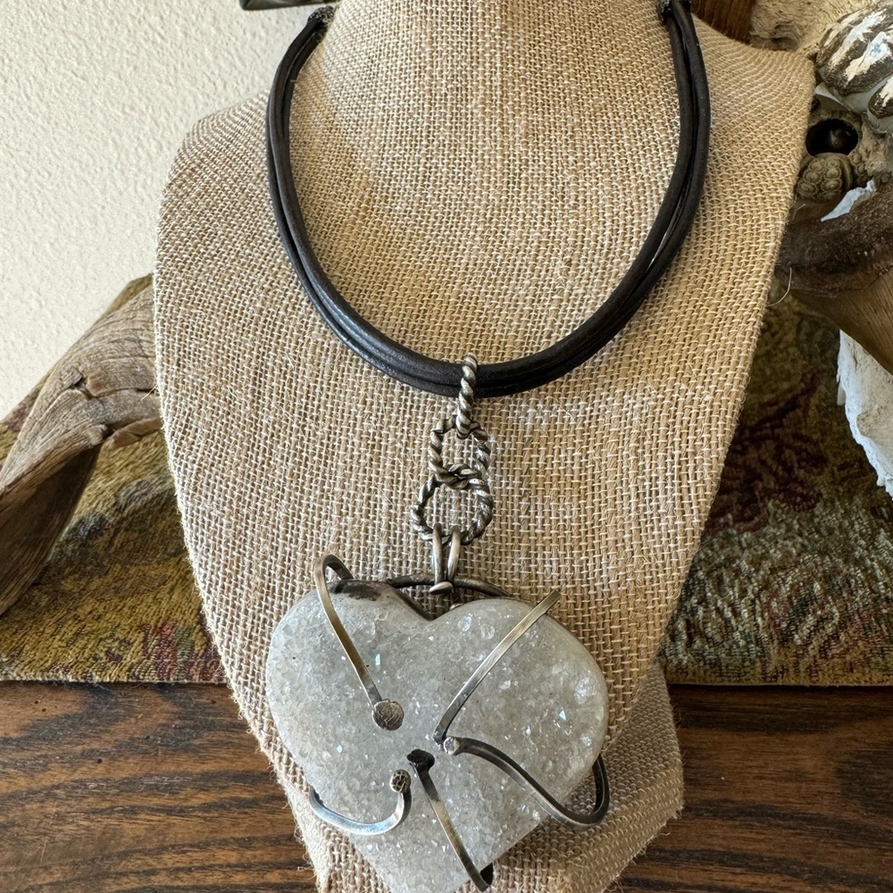 Sterling silver / substantial Druzy  Heart leather choker - Picture 12 of 14